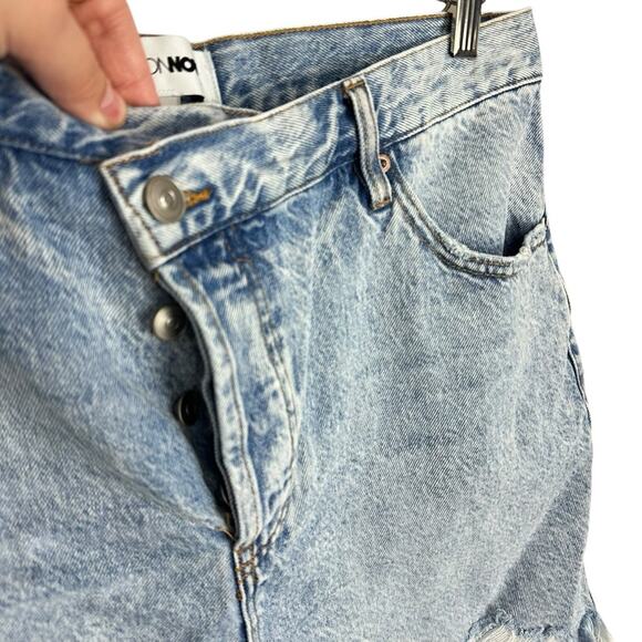 Fashion Nova V-waist High Rise Light Wash Distressed Cotton Denim Shorts Size 13 - Picture 4 of 7